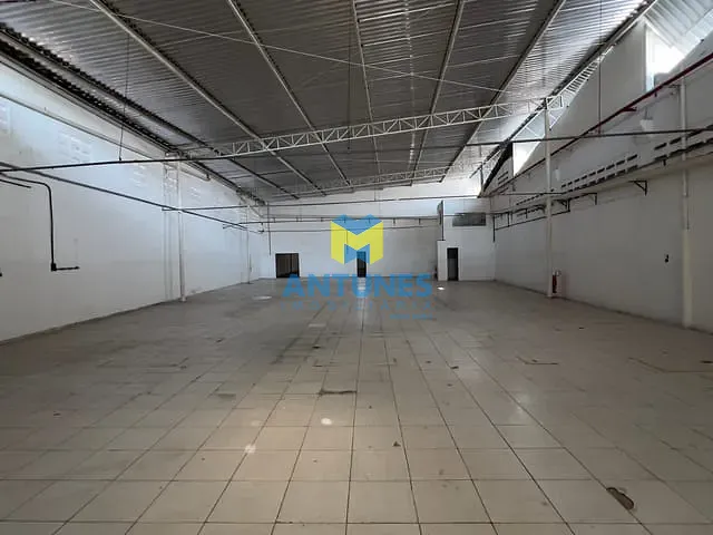 Galpão / Barracão com 1237m², para alugar, no bairro Afogados em Recife