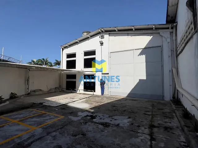 Galpão / Barracão com 1237m², para alugar, no bairro Afogados em Recife