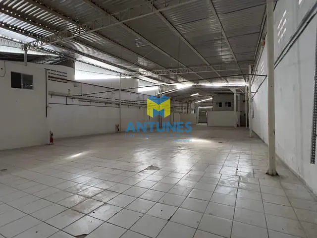 Galpão / Barracão com 1237m², para alugar, no bairro Afogados em Recife