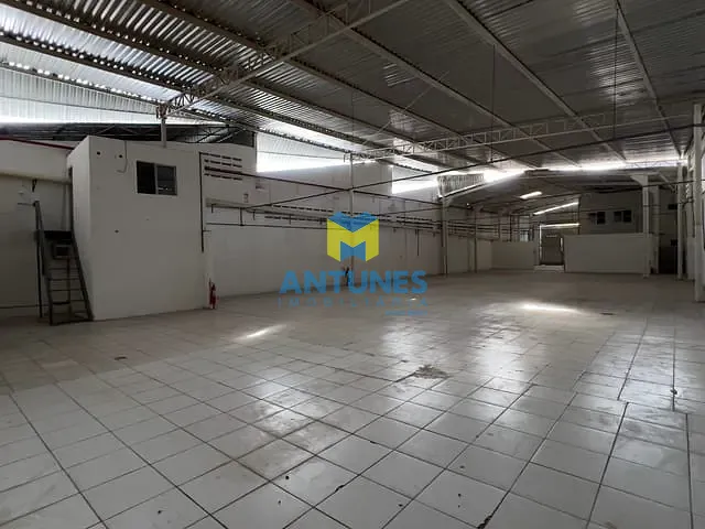 Galpão / Barracão com 1237m², para alugar, no bairro Afogados em Recife