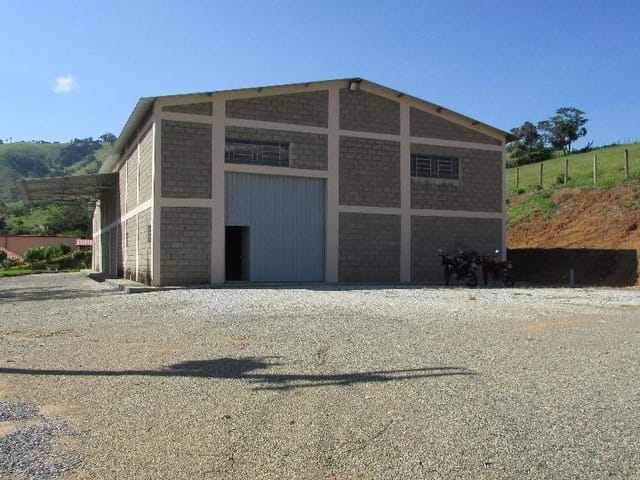 Foto do Galpão / Barracão - Galpãp de 600m² em Piranguçu para locação . (ao lado da rodovia) | MOHALLEM e LOPES CORRETAGEM E ADMINISTRACAO DE IMOVEIS LTDA