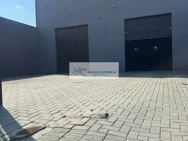 Galpão / Barracão com 300m², à venda, no bairro Maria Celina em Londrina