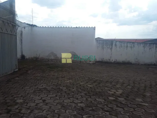 Galpão / Barracão com 1000m², à venda, no bairro Putim em São José dos Campos
