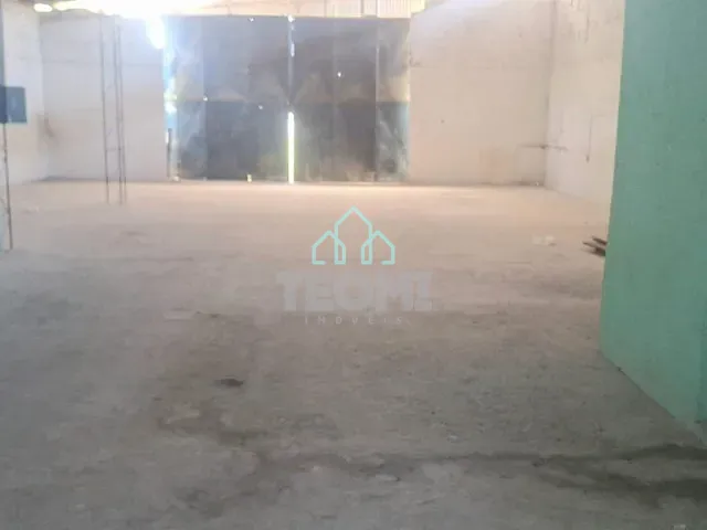 Galpão / Barracão com 640m², para alugar, no bairro Jardim Continental em Taubaté