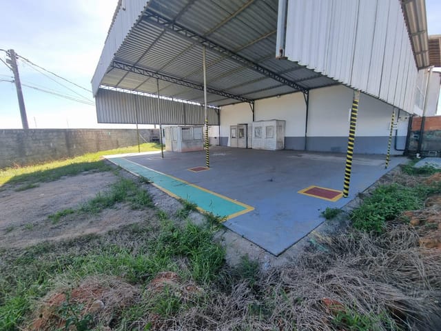 Galpão / Barracão à venda ou para alugar, no bairro Riviera Fluminense em Macaé
