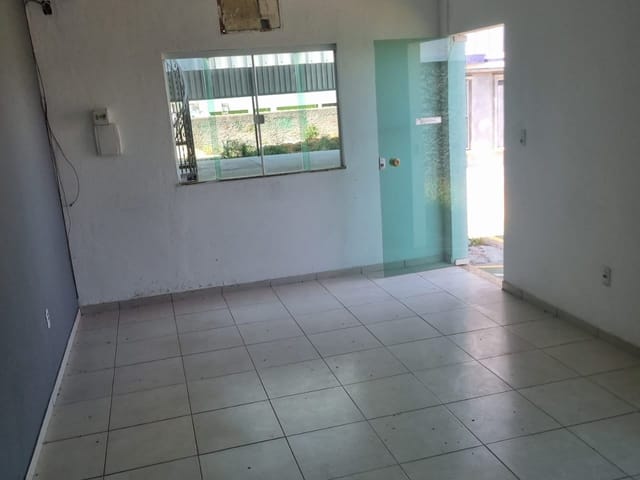 Galpão / Barracão à venda ou para alugar, no bairro Riviera Fluminense em Macaé