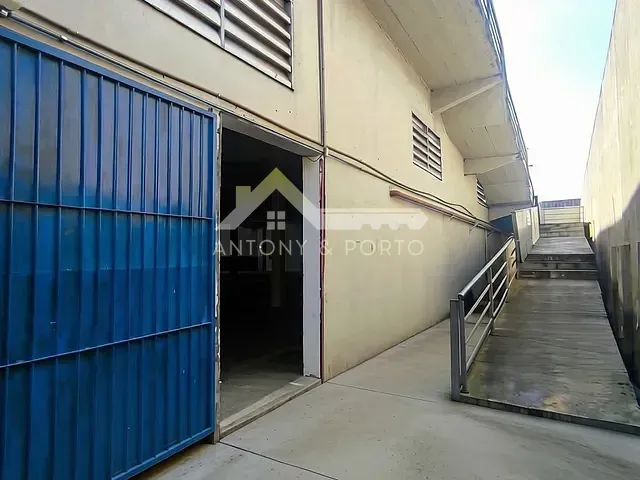 Galpão / Barracão para alugar, no bairro Vila das Palmeiras em Guarulhos
