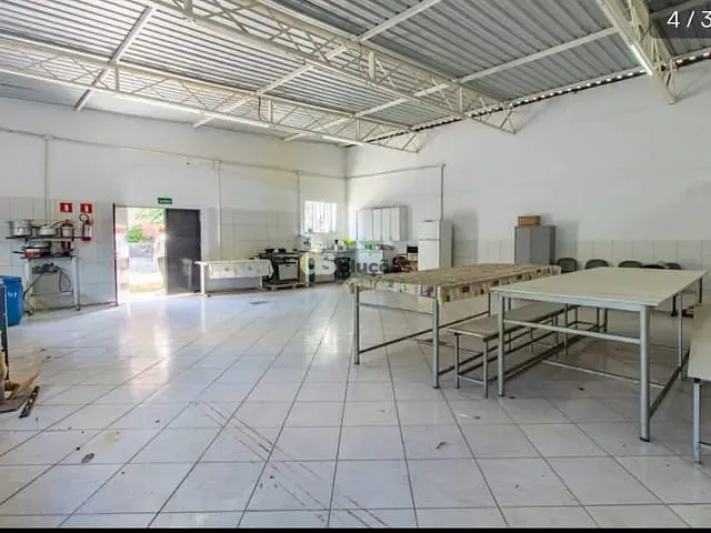 Galpão / Barracão à venda ou para alugar, no bairro Vila Ipojuca em São Paulo