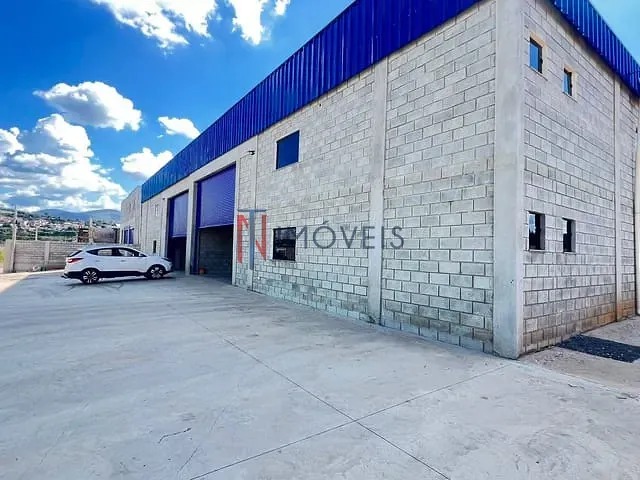 Galpão / Barracão com 594m², para alugar, no bairro Centro em Bom Jesus dos Perdões