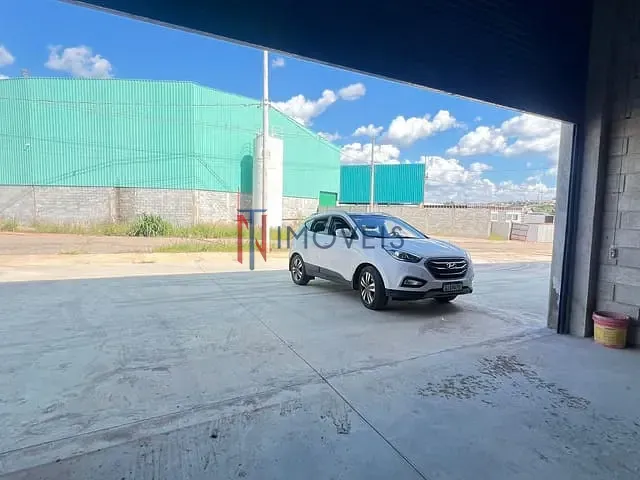 Galpão / Barracão com 594m², para alugar, no bairro Centro em Bom Jesus dos Perdões