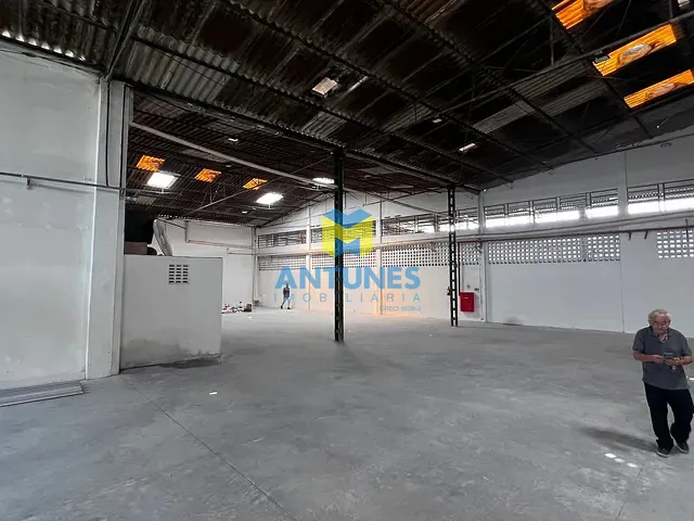 Galpão / Barracão com 600m², para alugar, no bairro Imbiribeira em Recife