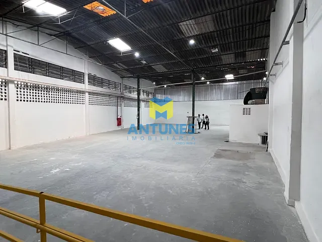 Galpão / Barracão com 600m², para alugar, no bairro Imbiribeira em Recife