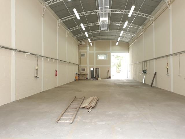 Foto do Galpão / Barracão - Galpão para alugar, 400 m² por R$ 7.100,00/mês - Chácaras Reunidas - São José dos Campos/SP | RUSSI IMÓVEIS