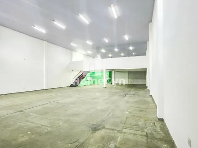Galpão / Barracão com 420m², para alugar, no bairro Residencial Itaipu em Goiânia