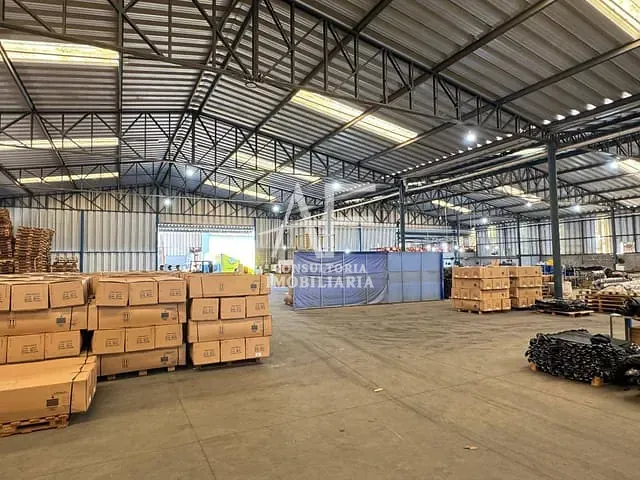 Galpão / Barracão com 4200m², para alugar, no bairro Piracangaguá (Chácara Flórida) em Taubaté