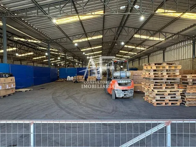 Galpão / Barracão com 4200m², para alugar, no bairro Piracangaguá (Chácara Flórida) em Taubaté