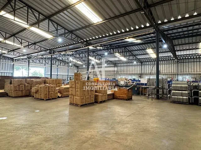 Galpão / Barracão com 4200m², para alugar, no bairro Piracangaguá (Chácara Flórida) em Taubaté