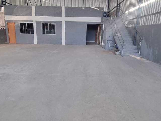 Galpão / Barracão para alugar, no bairro Riviera Fluminense em Macaé