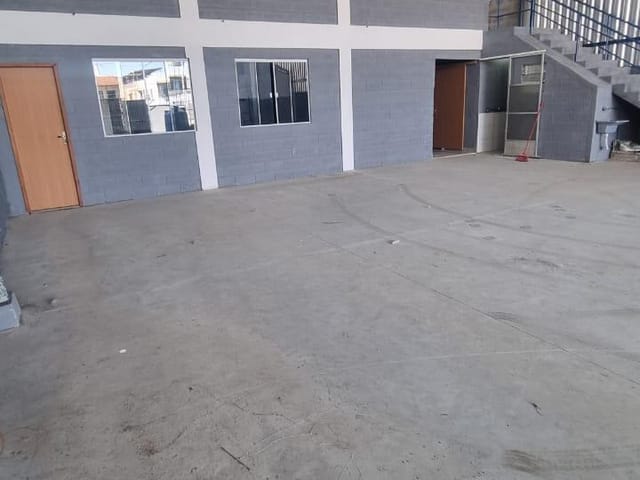 Galpão / Barracão para alugar, no bairro Riviera Fluminense em Macaé