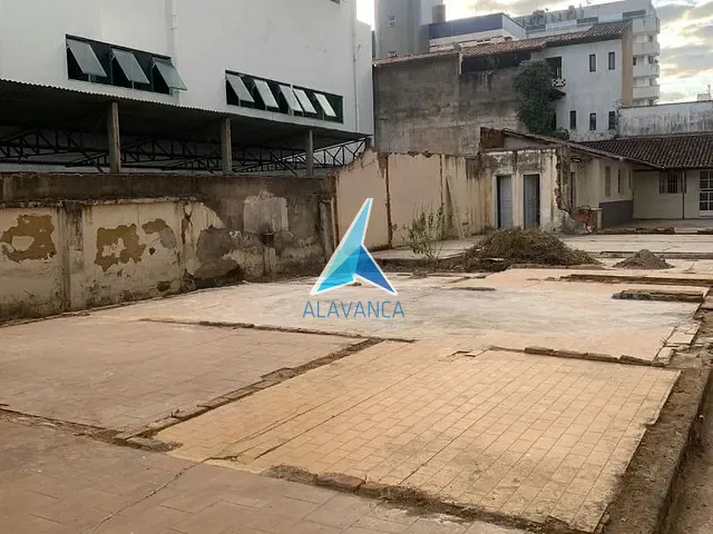 Casa com 200m² 3 quartos e 2 banheiros, para alugar, no bairro Centro em Governador Valadares