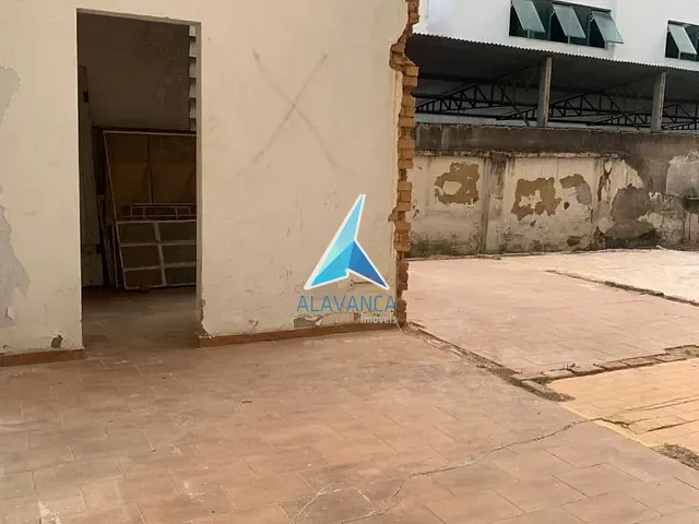 Casa com 200m² 3 quartos e 2 banheiros, para alugar, no bairro Centro em Governador Valadares