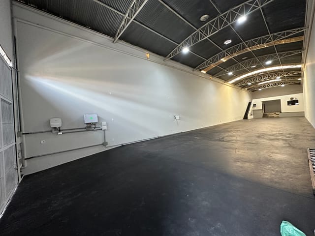 Galpão / Barracão com 324m² 2 quartos e 2 banheiros, para alugar, no bairro Paulicéia em Piracicaba