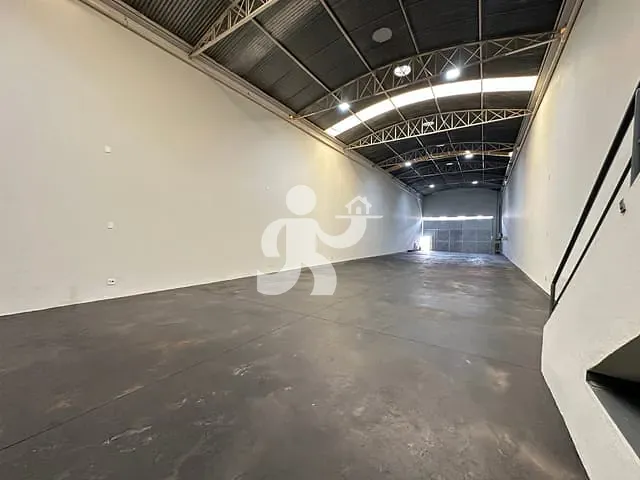 Galpão / Barracão com 324m² 2 quartos e 2 banheiros, para alugar, no bairro Paulicéia em Piracicaba