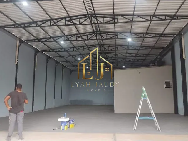 Galpão / Barracão com 360m², para alugar, no bairro São Roque em Cuiabá