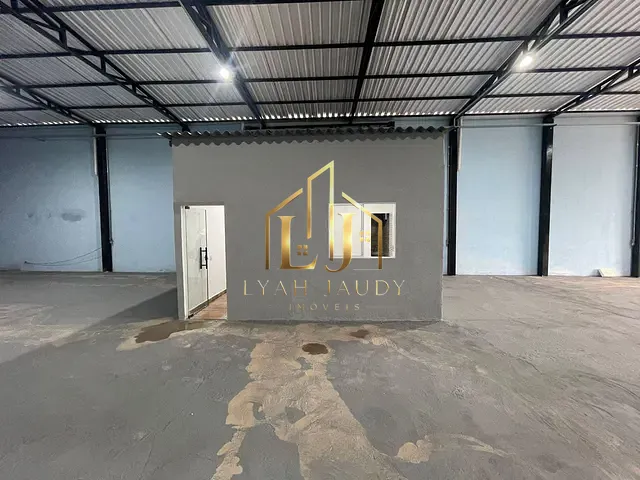 Galpão / Barracão com 360m², para alugar, no bairro São Roque em Cuiabá