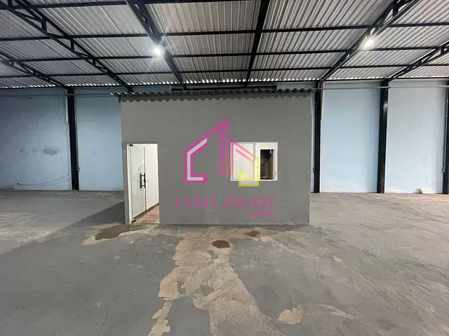 Galpão / Barracão com 360m², para alugar, no bairro São Roque em Cuiabá