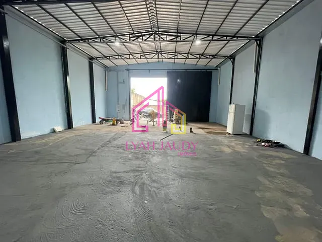 Galpão / Barracão com 360m², para alugar, no bairro São Roque em Cuiabá