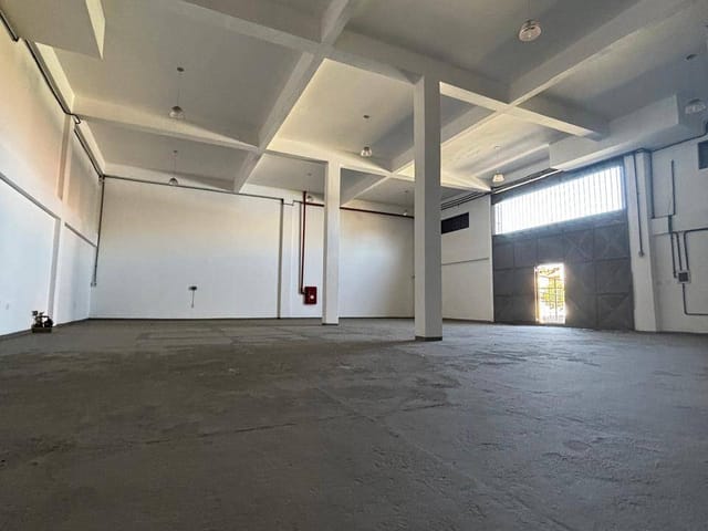 Galpão / Barracão com 300m², para alugar, no bairro Novo Cavaleiro em Macaé