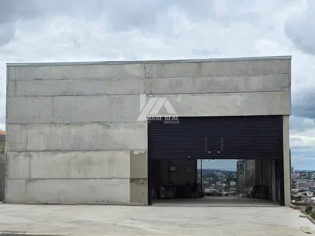 Galpão / Barracão com 911m², para alugar, no bairro Contorno em Ponta Grossa