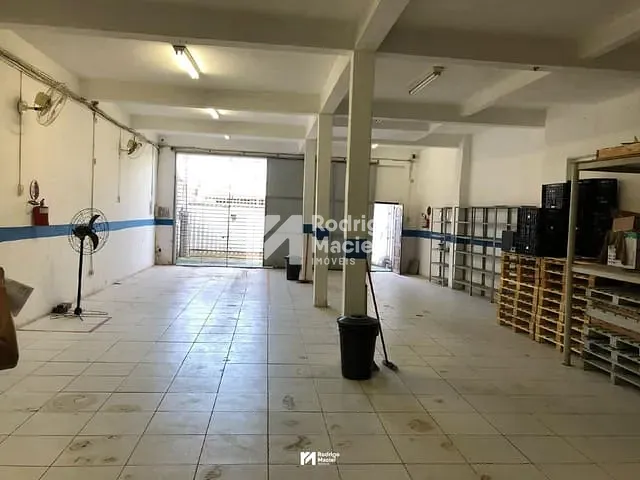 Galpão / Barracão com 300m², para alugar, no bairro Afogados em Recife