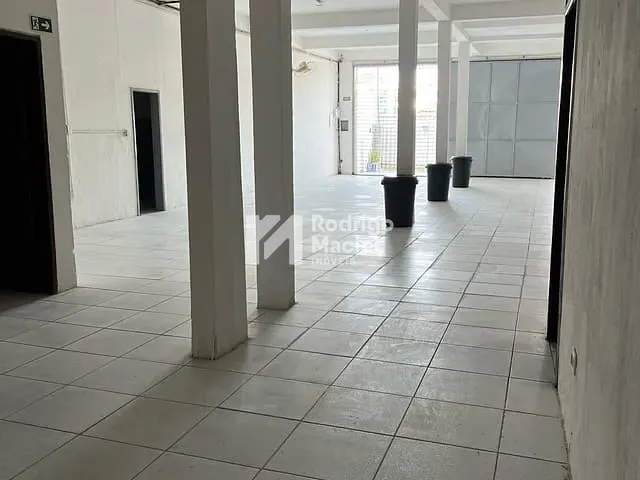 Galpão / Barracão com 300m², para alugar, no bairro Afogados em Recife