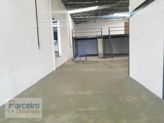 Galpão / Barracão com 860m², para alugar, no bairro Vila Sílvia em São Paulo