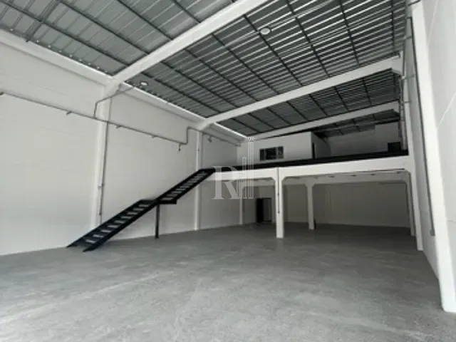 Galpão / Barracão com 443m², para alugar, no bairro Praça em Tijucas