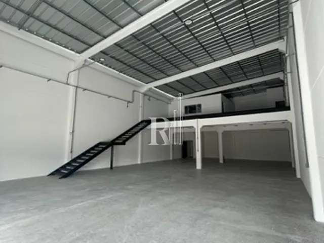 Galpão / Barracão com 398m², para alugar, no bairro Praça em Tijucas