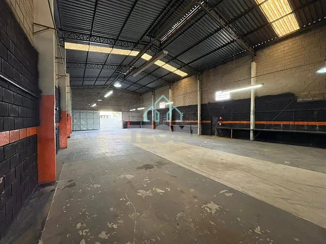 Galpão / Barracão com 855m², para alugar, no bairro Jardim Baronesa em Taubaté