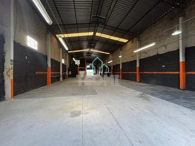 Galpão / Barracão com 855m², para alugar, no bairro Jardim Baronesa em Taubaté