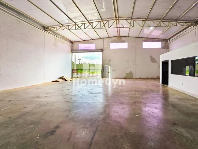 Galpão / Barracão com 360m², para alugar, no bairro Jardim Transbrasiliano em Aparecida de Goiânia
