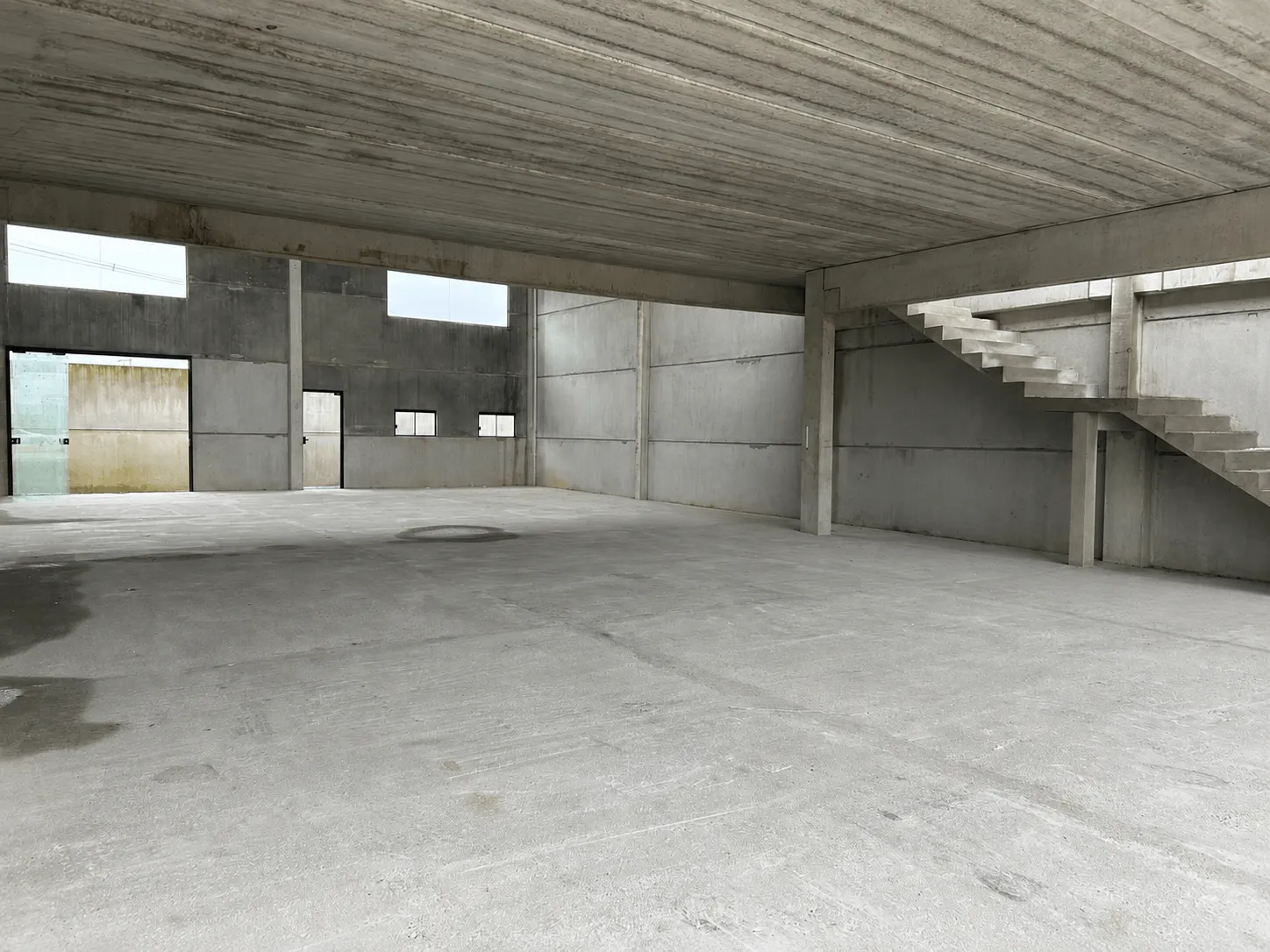 Galpão comercial à venda nas Três Vendas, Pelotas - 378 m² construídos, amplo terreno de 360 m² e próximo ao Quartier.