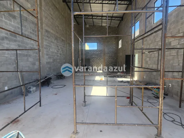 Galpão / Barracão com 250m², para alugar, no bairro Jardim Rodeio em Mogi das Cruzes