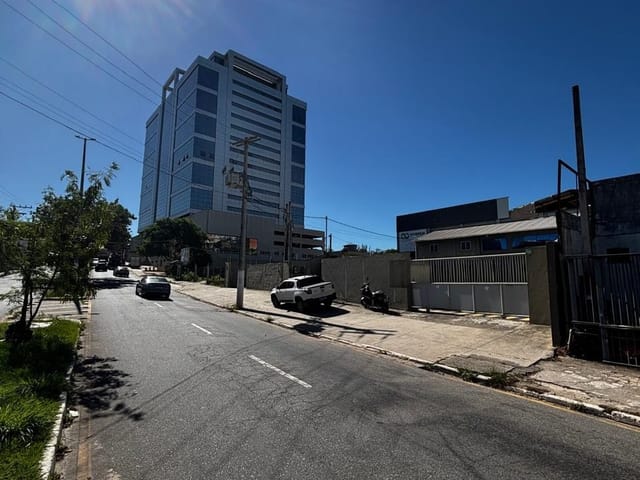 Galpão / Barracão com 1600m², para alugar, no bairro Granja dos Cavaleiros em Macaé