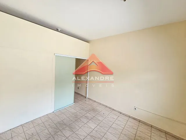 Ponto com 300m², à venda, no bairro Vila Industrial em São José dos Campos