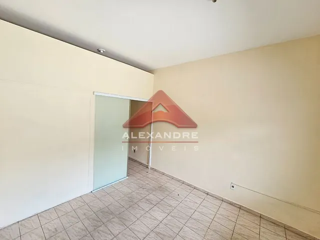 Galpão / Barracão com 300m², à venda, no bairro Vila Industrial em São José dos Campos