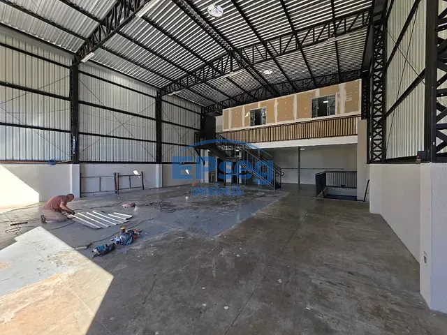 Galpão / Barracão com 312m², para alugar, no bairro Waldemar Hauer em Londrina