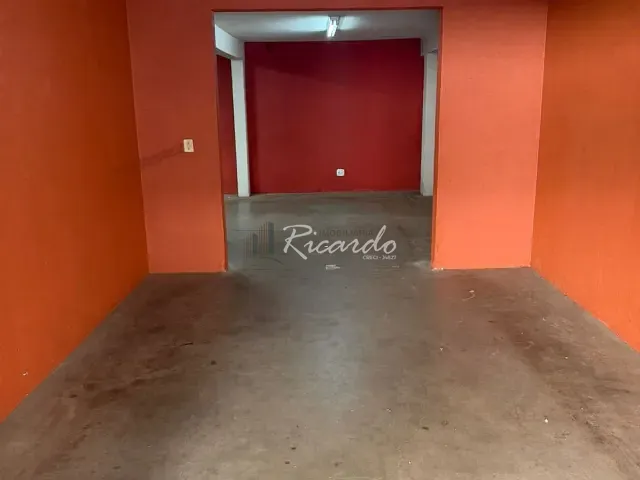 Galpão / Barracão com 229m², para alugar, no bairro Centro em Arapongas
