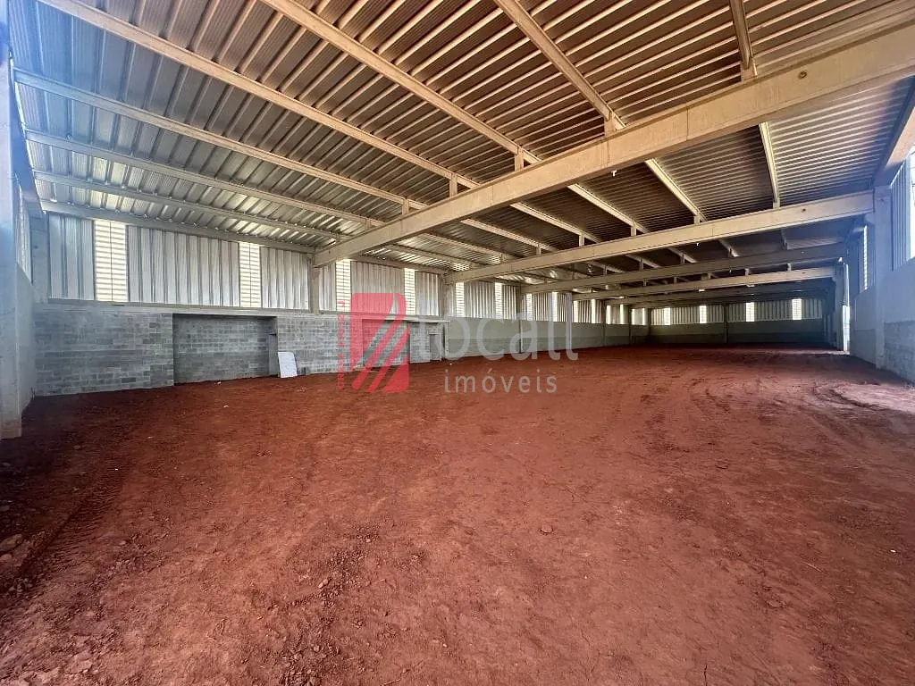 Galpão / Depósito / Armazém  para aluguel, 2000m² — foto 2 de 17