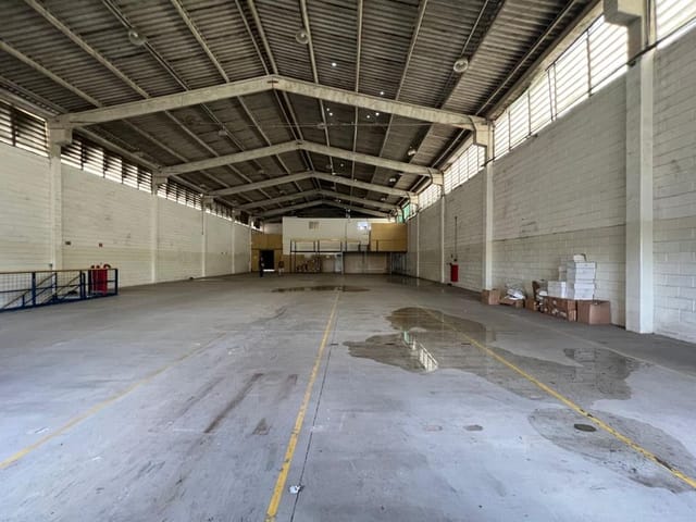 Galpão / Barracão com 1800m², para alugar, no bairro Chácara do Solar I (Fazendinha) em Santana de Parnaíba